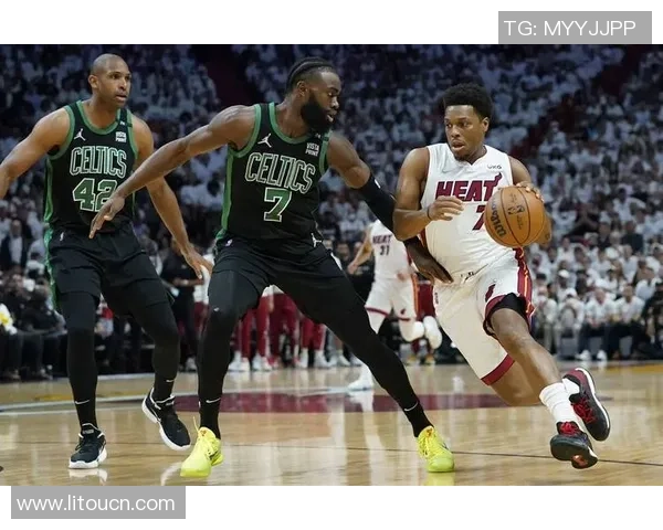 火箭队与凯尔特人中央的激烈对决揭示篮球战术的博弈与精彩瞬间